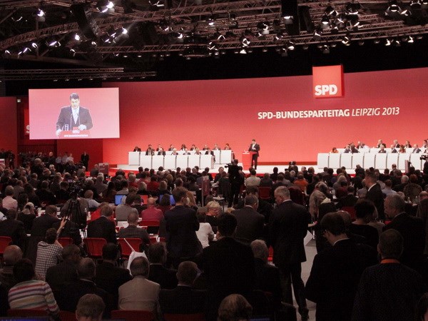 Sigmar Gabriel als SPD-Vorsitzender wiedergewählt